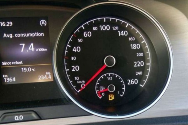 Τι γίνεται όταν ο δείκτης βενζίνης δείξει “0 km”; Πόσα χιλιόμετρα μπορείς να συνεχίσεις; - Cars