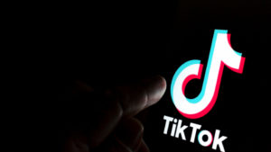 Ποιο είναι το νέο επικίνδυνο challenge στο TikTok