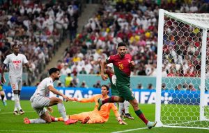 Καταιγιστική και χωρίς τον Ρονάλντο η Πορτογαλία στους «8» – Διέλυσε την Ελβετία με 6-1 – Δείτε τα highlights – News.gr