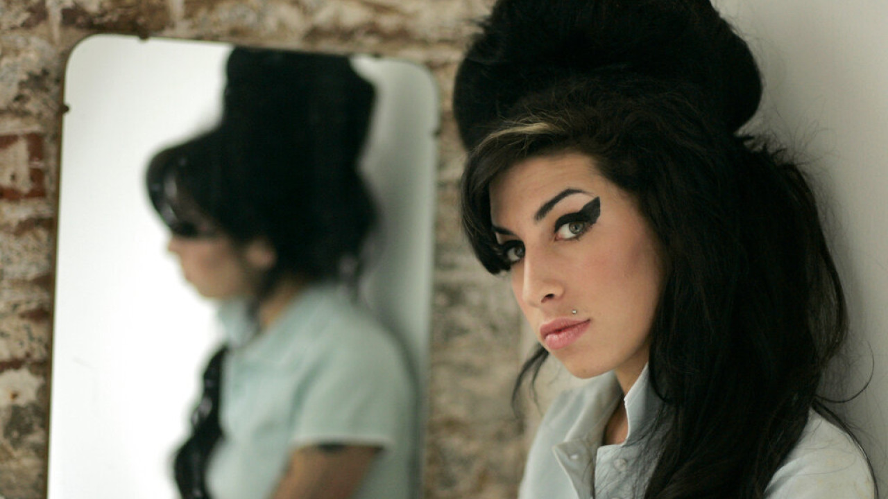 Back to Black: Γνωστή ηθοποιός μεταμορφώνεται σε Amy Winehouse